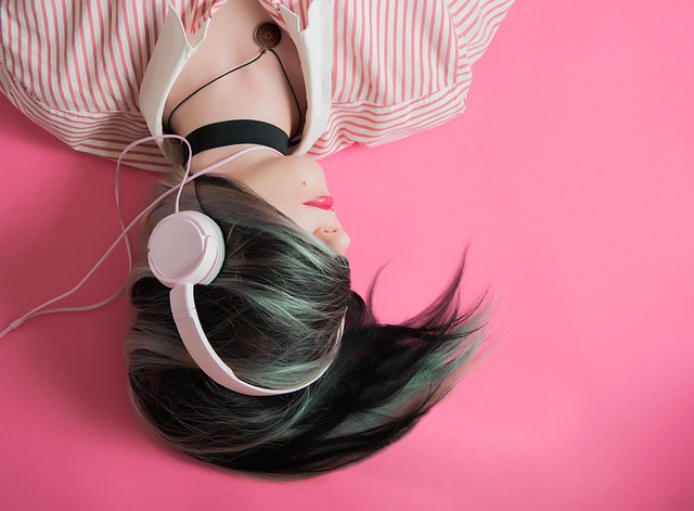 Jakie słuchawki wybrać do słuchania muzyki w domu?