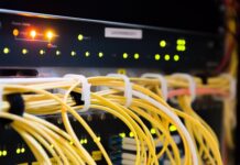 Czy router może stać za telewizorem?